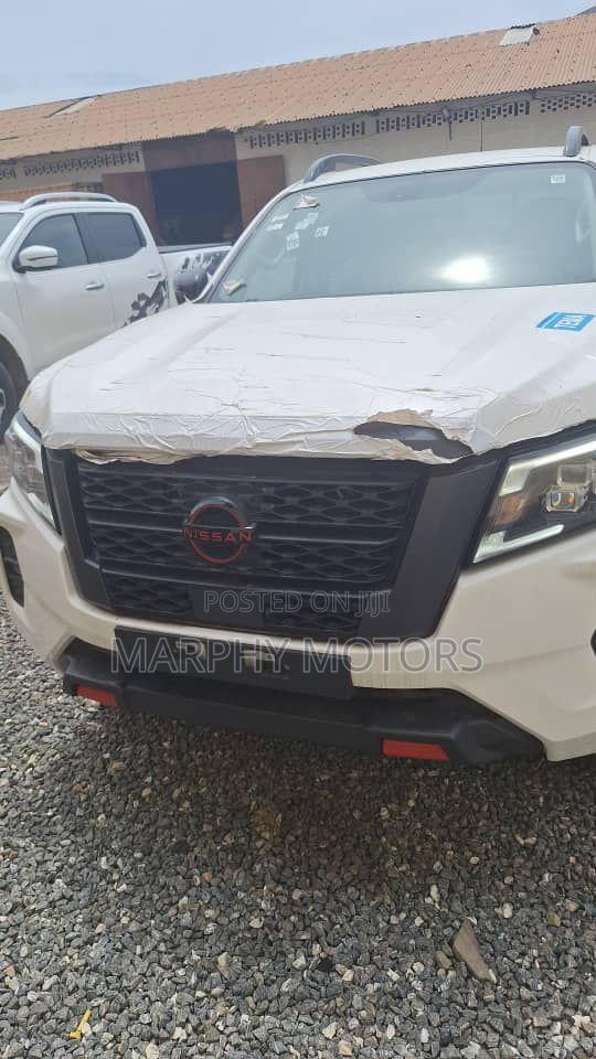 New Nissan Navara 2025 White