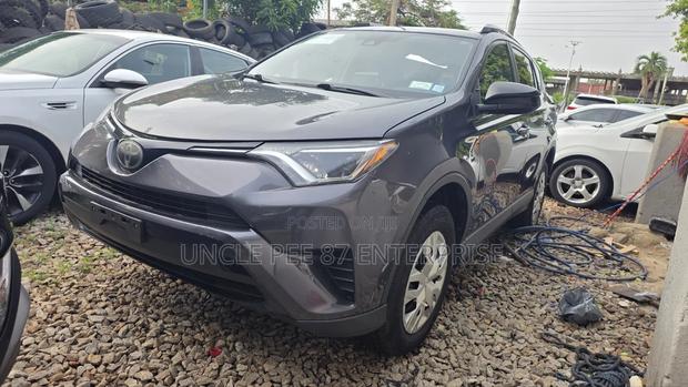 Toyota RAV4 Limited 4dr SUV (2.5L 4cyl 6A) 2018 Gray