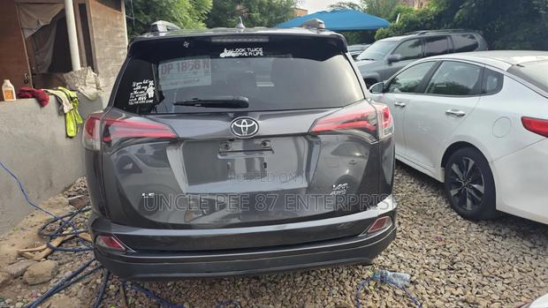 Toyota RAV4 Limited 4dr SUV (2.5L 4cyl 6A) 2018 Gray