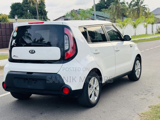 Kia Soul Base Hatchback 2016 White