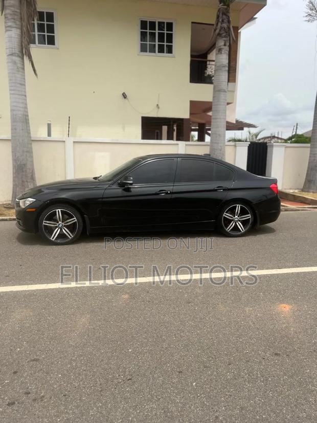 BMW 320i Sedan RWD 2013 Black