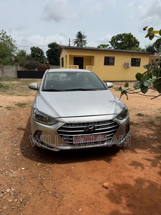 Hyundai Elantra SE Sedan FWD (2.0L 4cyl 6M) 2017