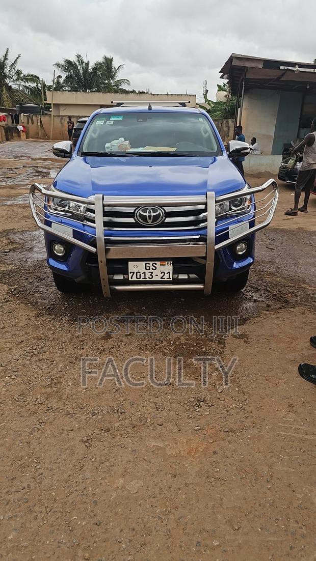 Toyota Hilux SR 4x4 2018 Blue