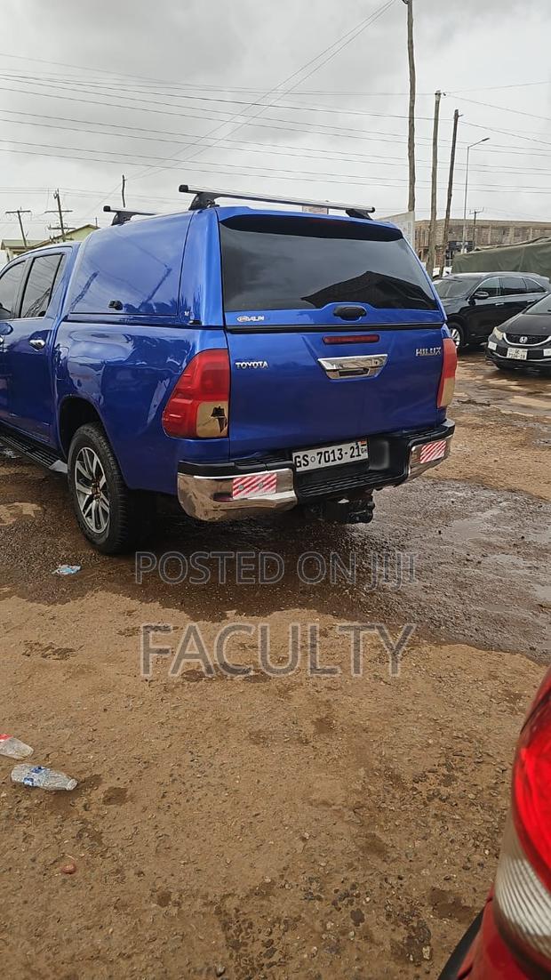Toyota Hilux SR 4x4 2018 Blue