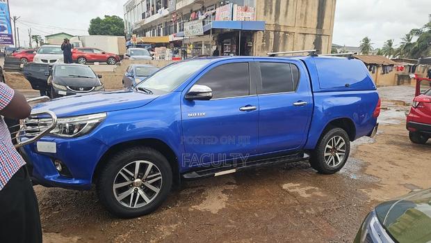 Toyota Hilux SR 4x4 2018 Blue