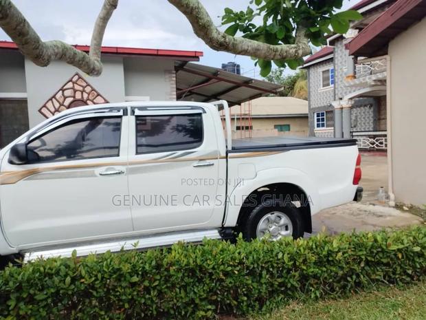 Toyota Hilux 2012 White