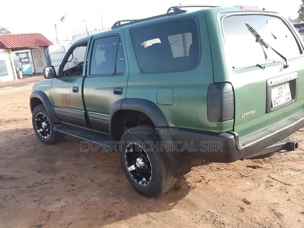 Toyota 4-Runner 2000 Green