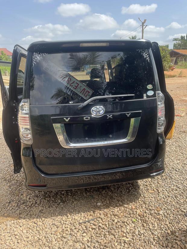 Toyota Voxy 2010 Black