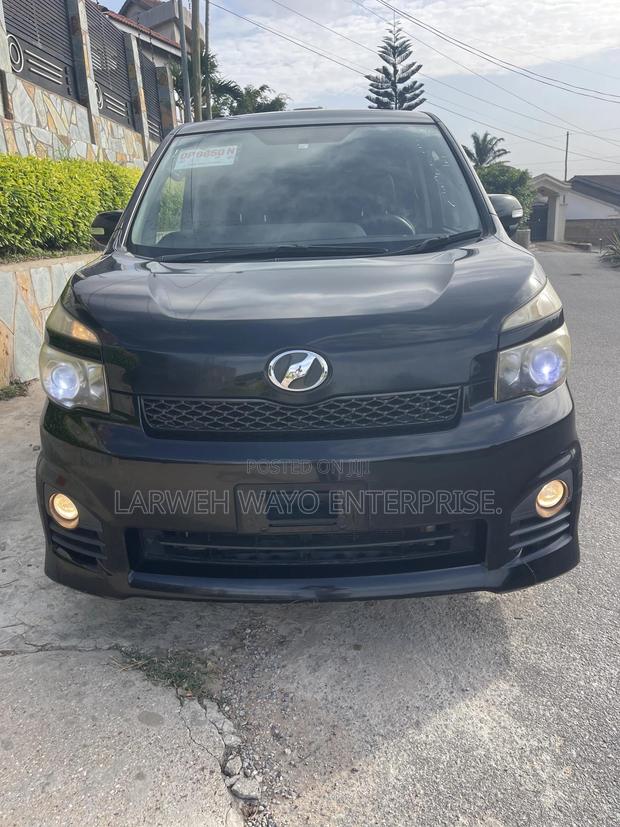 Toyota Voxy 2011 Black