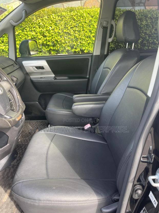 Toyota Voxy 2011 Black