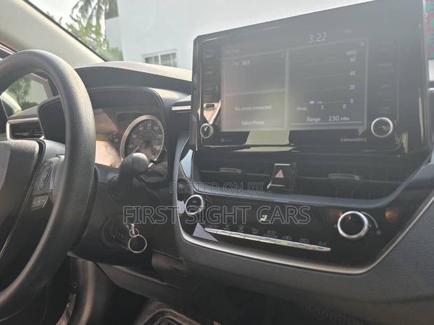 Toyota Corolla LE 2022 Silver