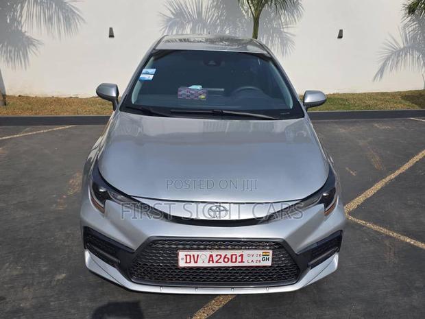 Toyota Corolla LE 2022 Silver