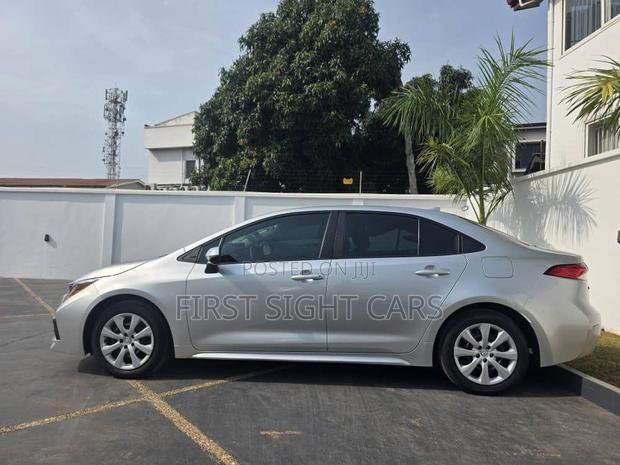 Toyota Corolla LE 2022 Silver