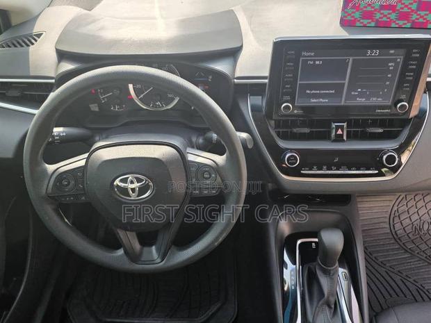 Toyota Corolla LE 2022 Silver