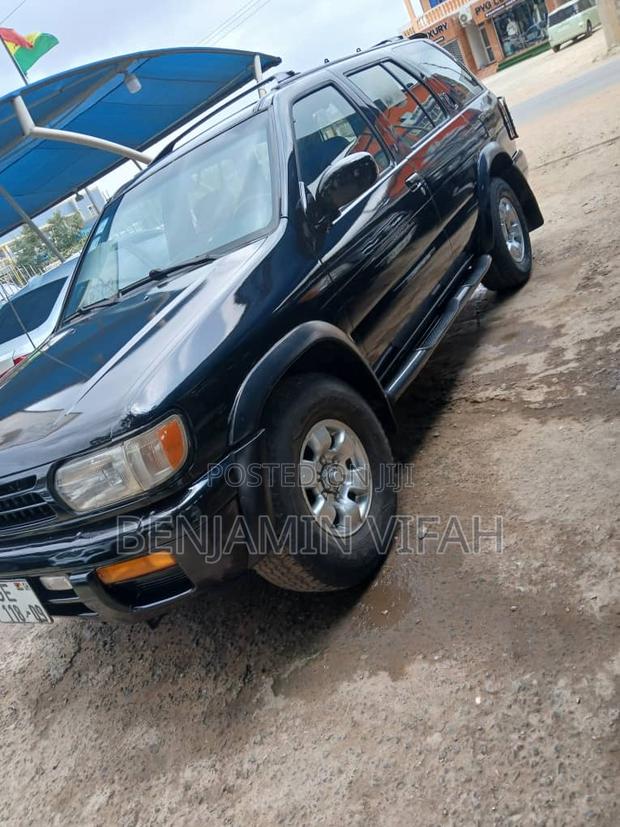 Nissan Pathfinder Automatic 2000 Black