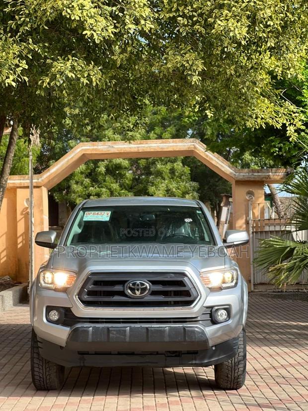 Toyota Tacoma SR Double Cab 5' Bed V6 AT 2023 Silver