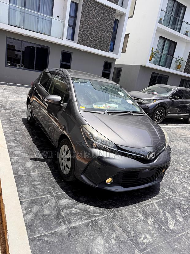 Toyota Vitz 1.3 FWD 5dr 2016 Gray