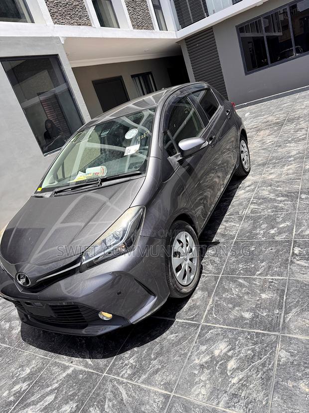 Toyota Vitz 1.3 FWD 5dr 2016 Gray