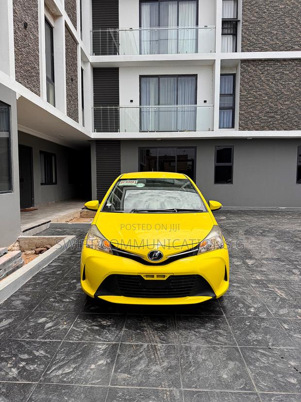 Toyota Vitz 1.3 FWD 5dr 2015 Yellow