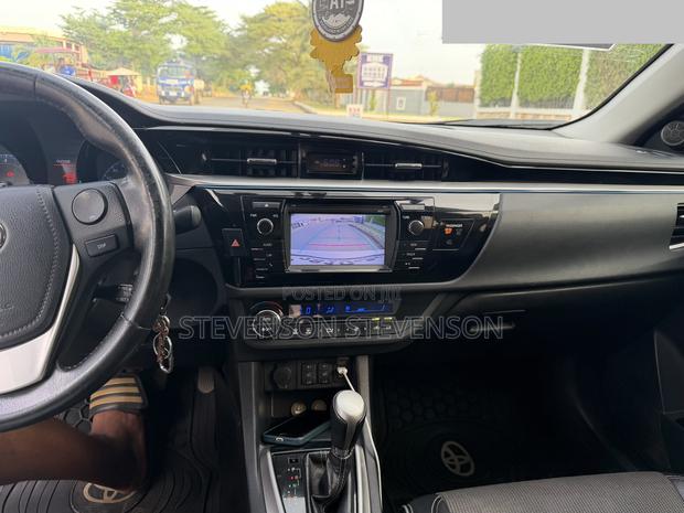 Toyota Corolla LE ECO Premium (1.8L 4cyl CVT) 2016 Silver