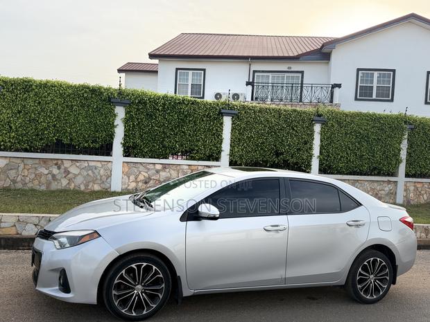 Toyota Corolla LE ECO Premium (1.8L 4cyl CVT) 2016 Silver