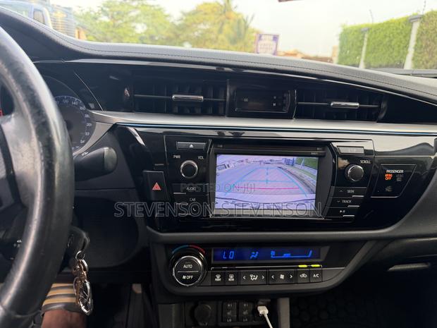 Toyota Corolla LE ECO Premium (1.8L 4cyl CVT) 2016 Silver