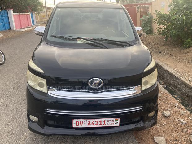 Toyota Voxy 2011 Black