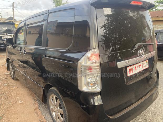 Toyota Voxy 2011 Black