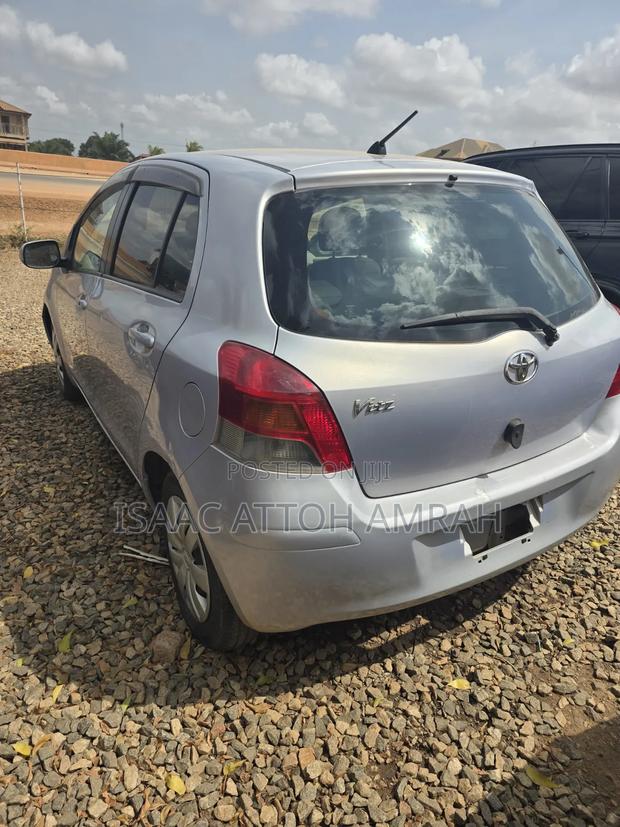 Toyota Vitz 1.3 AWD 5dr 2010 Gray
