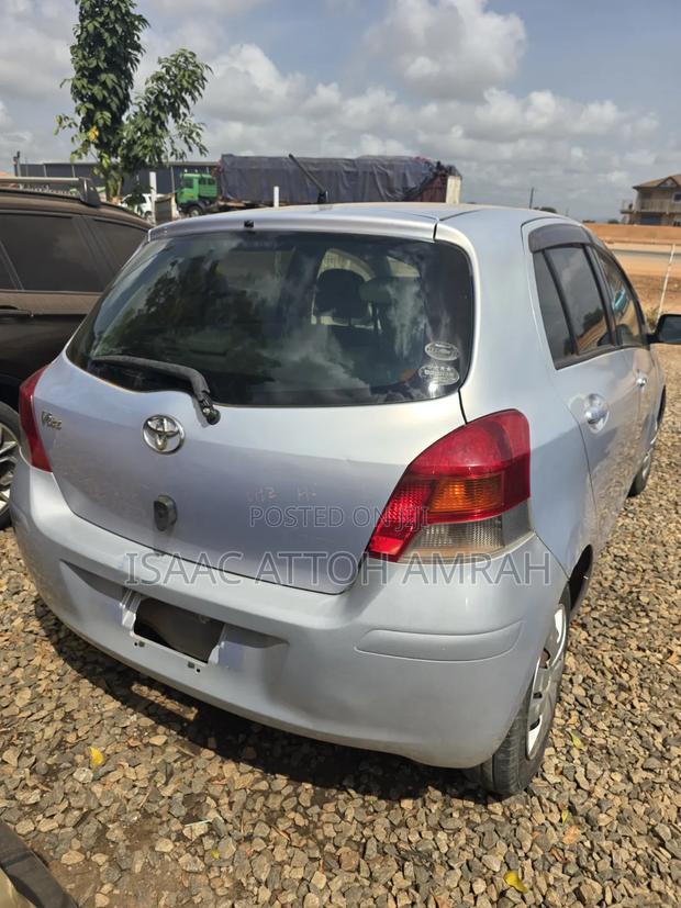 Toyota Vitz 1.3 AWD 5dr 2010 Gray
