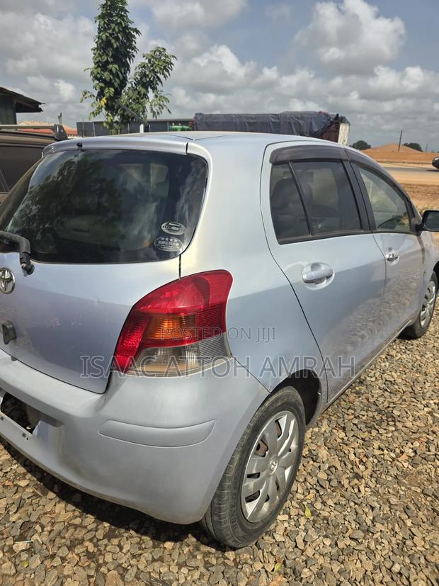 Toyota Vitz 1.3 AWD 5dr 2010 Gray
