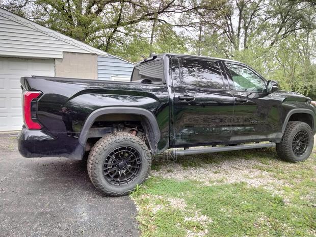Toyota Tundra Limited CrewMax 4WD SB w/5.5' Bed 2026 Black