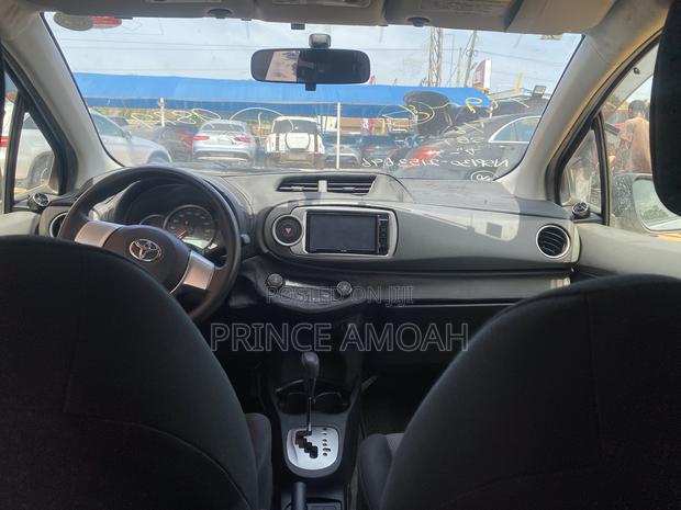 Toyota Vitz 1.3 FWD 5dr 2013 Silver