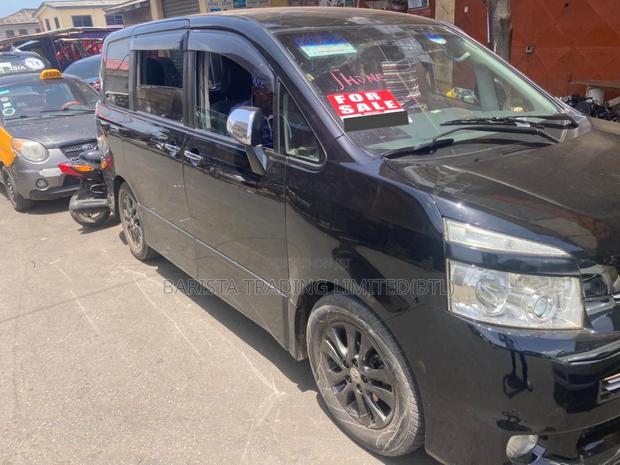 Toyota Voxy 2010 Black