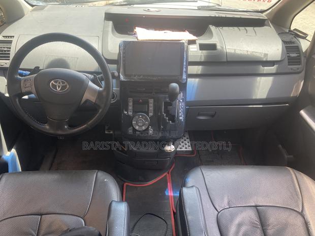 Toyota Voxy 2010 Black