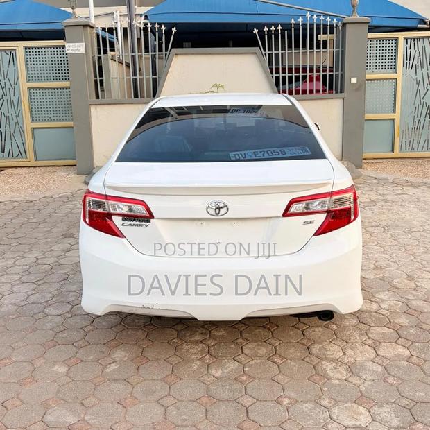Toyota Camry SE 4dr Sedan (2.5L 4cyl 6A) 2014 White