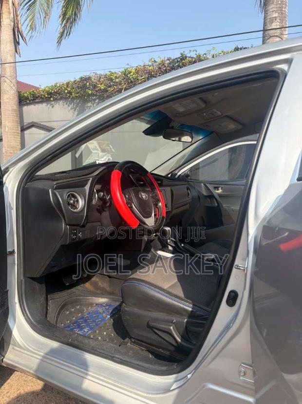 Toyota Corolla 2019 Silver