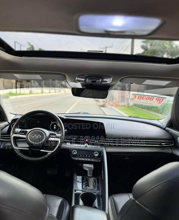 Hyundai Elantra 2021 Red