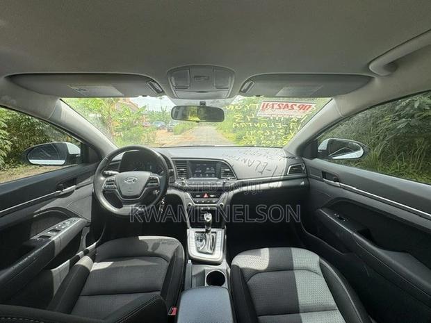 Hyundai Elantra Value Edition Sedan FWD (2.0L 4cyl 6A) 2017 White