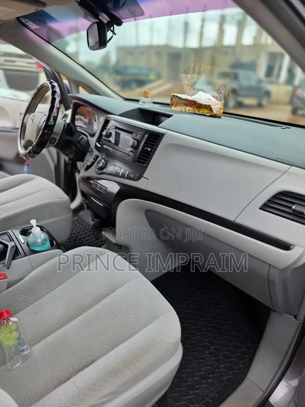 Toyota Sienna 2013 Gray