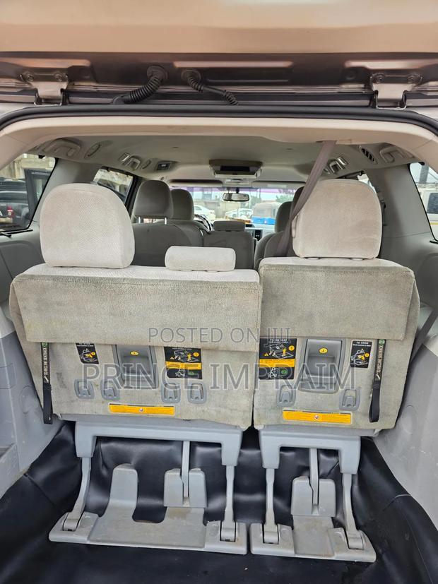 Toyota Sienna 2013 Gray
