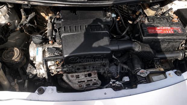 Toyota Vitz 2010 Gray