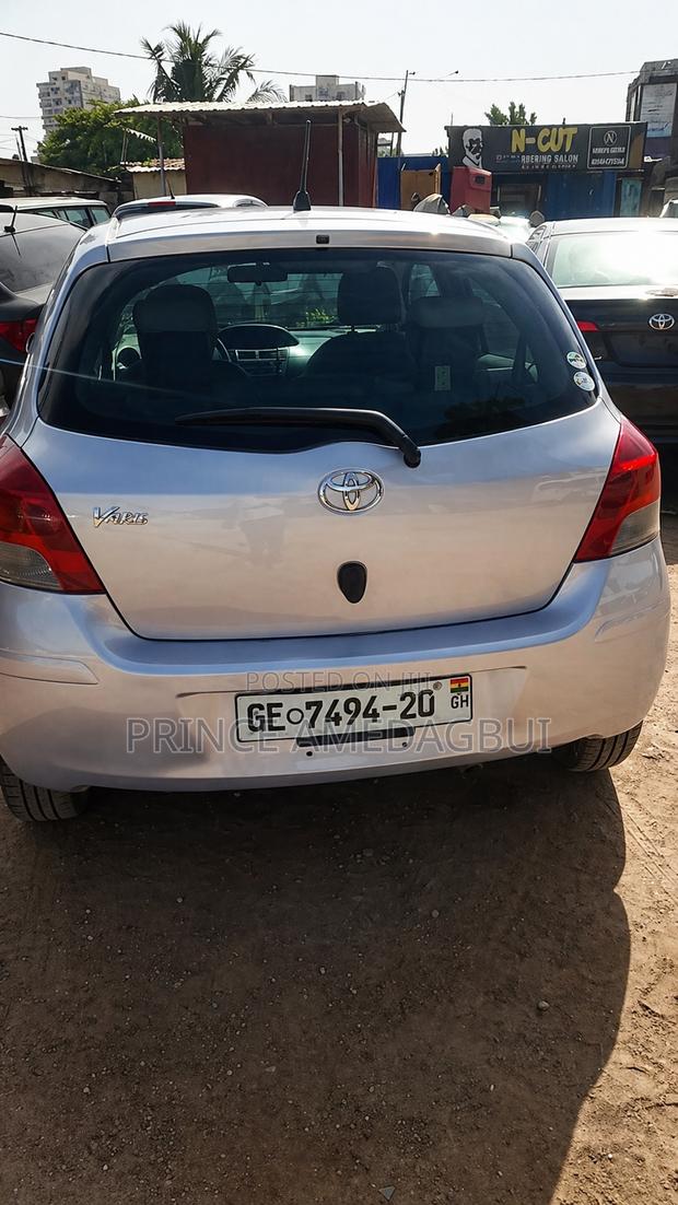Toyota Vitz 2010 Gray