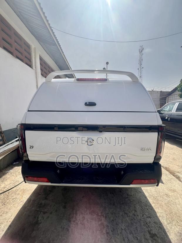 New Nissan Pick-Up 2025 White