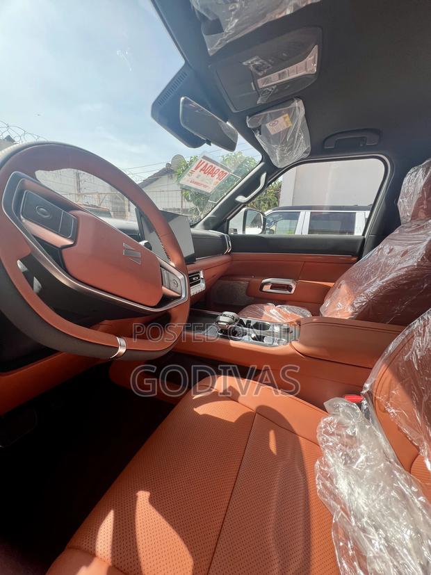 New Nissan Pick-Up 2025 White