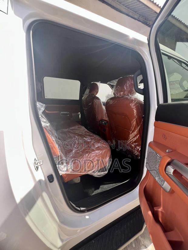 New Nissan Pick-Up 2025 White