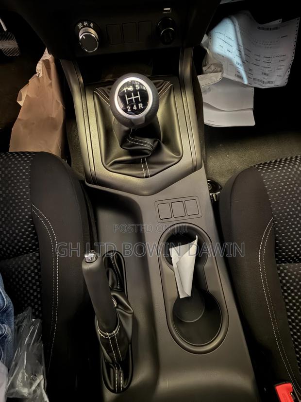 New Nissan Pick-Up 2025 White