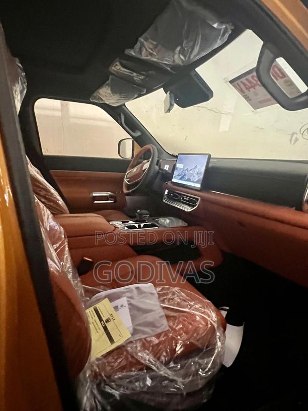 New Nissan Pick-Up 2025 Orange