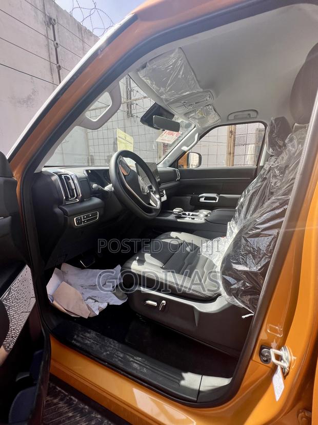 New Nissan Pick-Up 2025 Orange