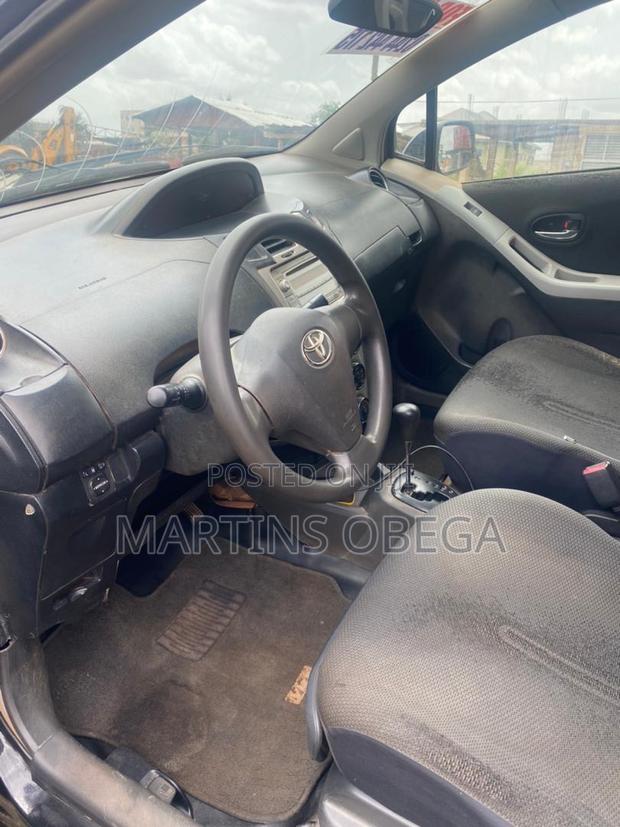 Toyota Vitz 1.0 FWD 3dr 2010 Black